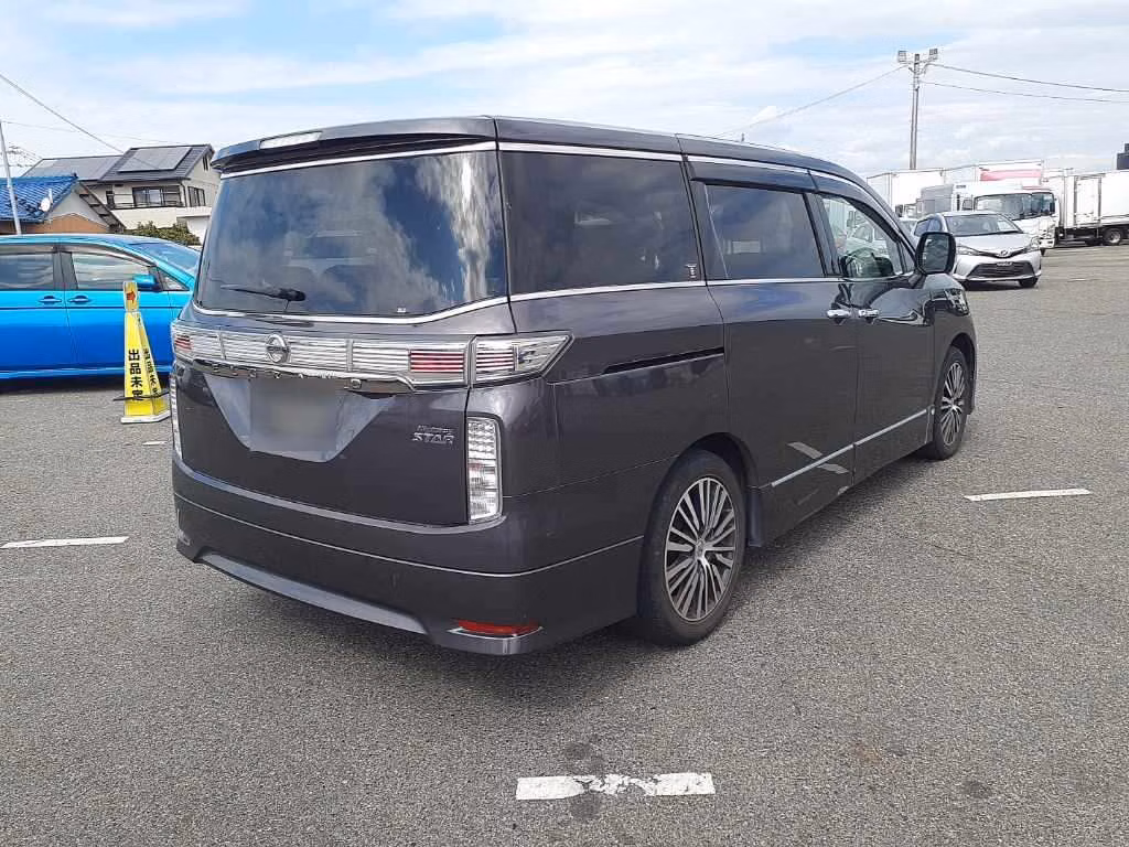 NISSAN ELGRAND