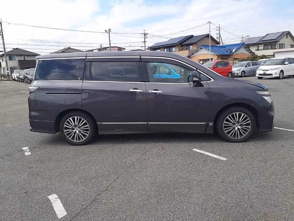 NISSAN ELGRAND