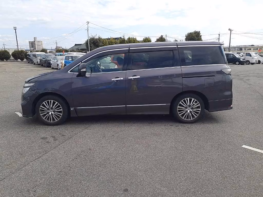 NISSAN ELGRAND