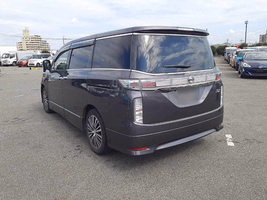 NISSAN ELGRAND