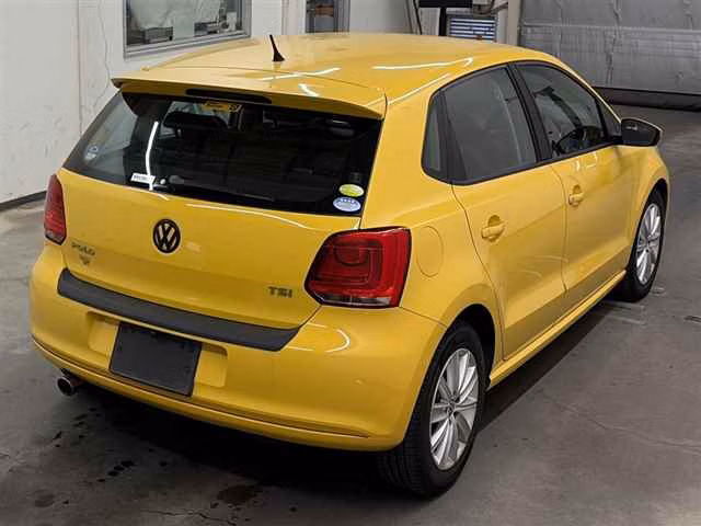 VOLKSWAGEN POLO