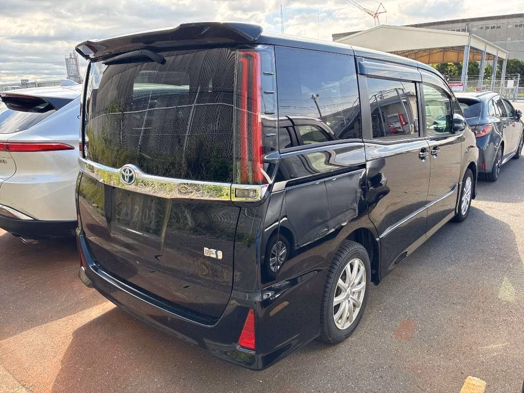 TOYOTA NOAH