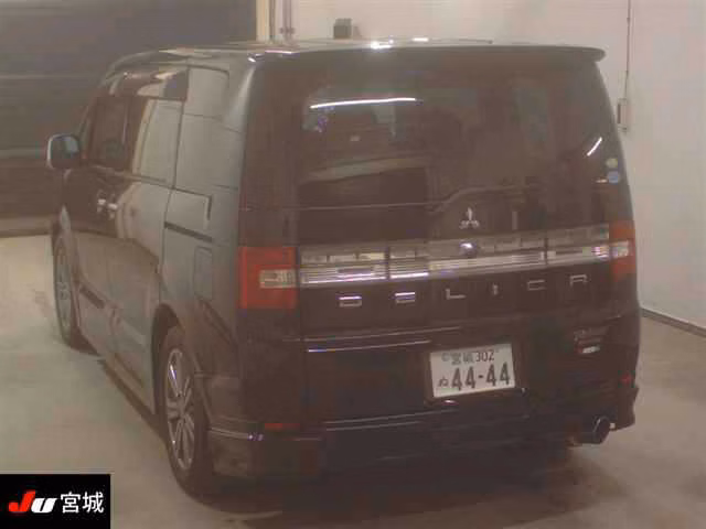 MITSUBISHI DELICA D:5