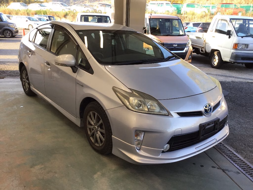 TOYOTA PRIUS