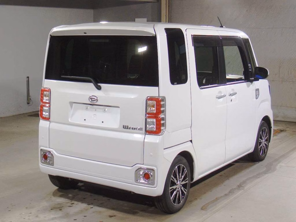 DAIHATSU WAKE