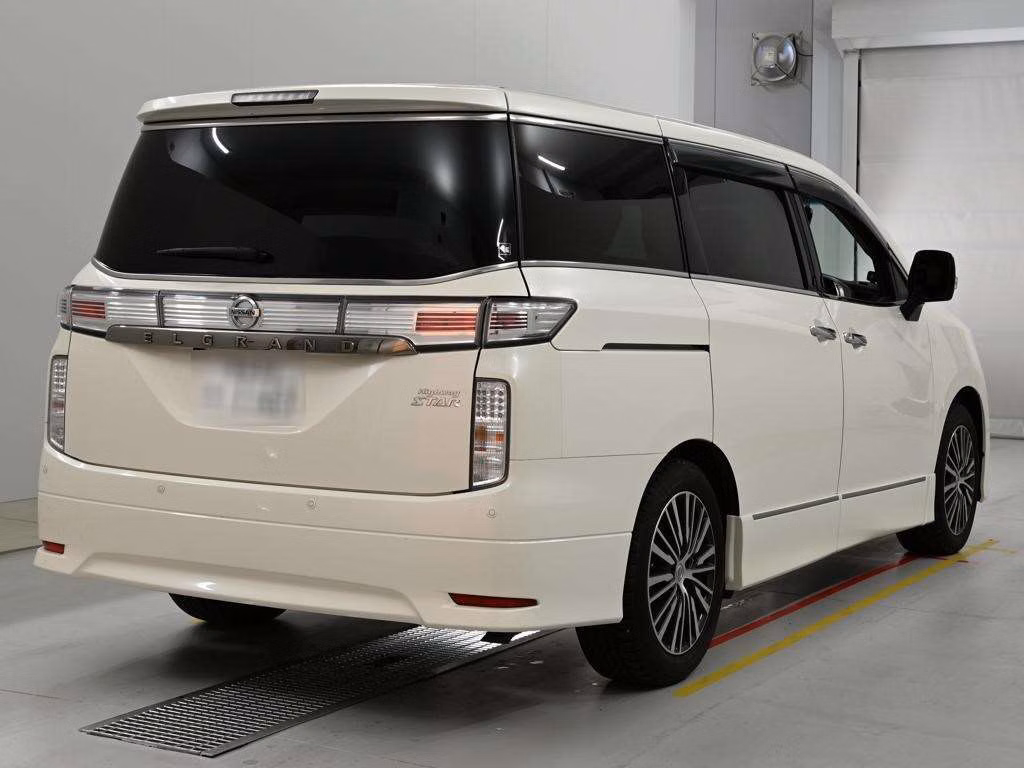 NISSAN ELGRAND