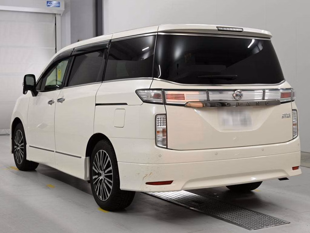 NISSAN ELGRAND
