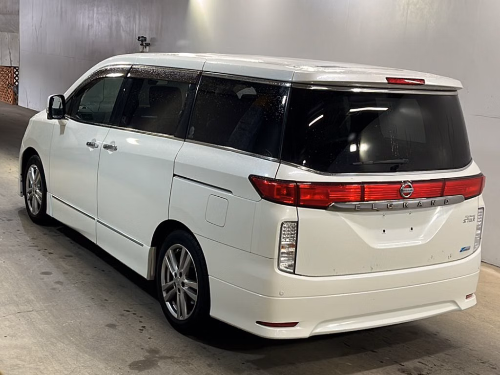 NISSAN ELGRAND