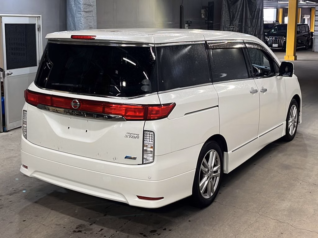 NISSAN ELGRAND