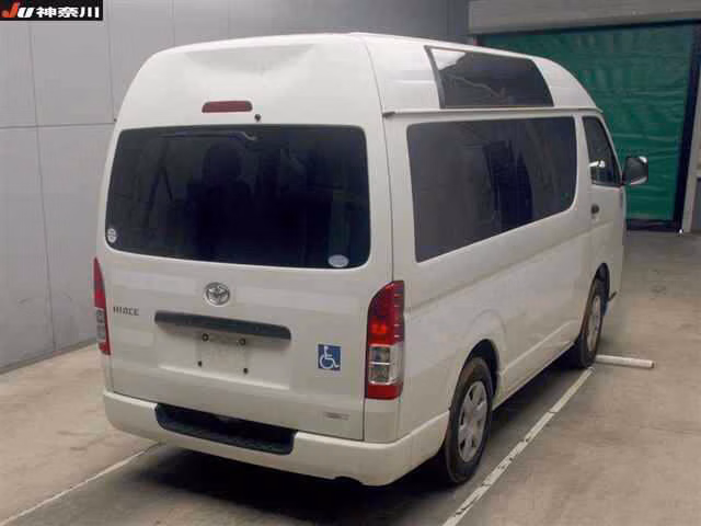 TOYOTA REGIUS ACE