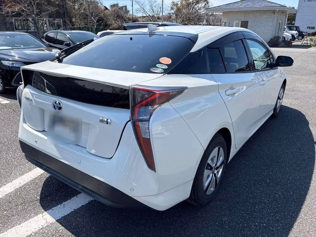 TOYOTA PRIUS