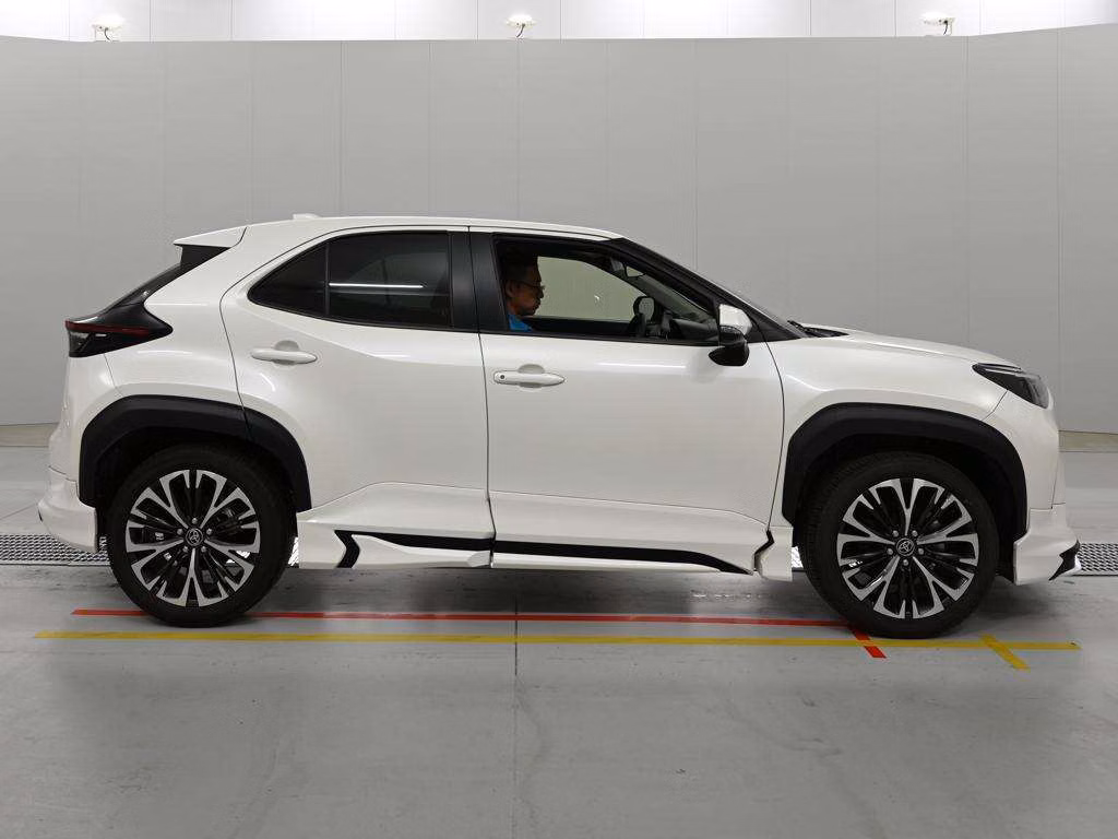 TOYOTA YARIS CROSS