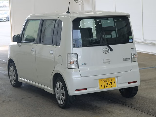 DAIHATSU MOVE CONTE