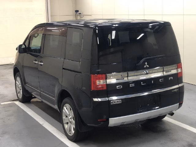 MITSUBISHI DELICA D:5