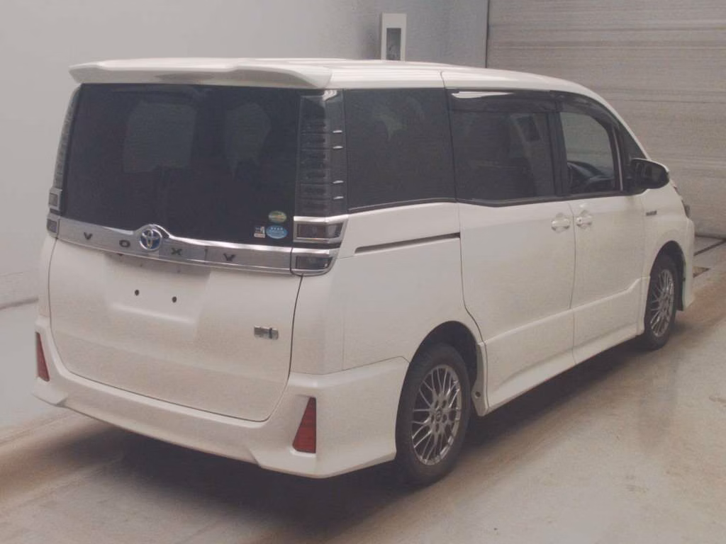 TOYOTA VOXY