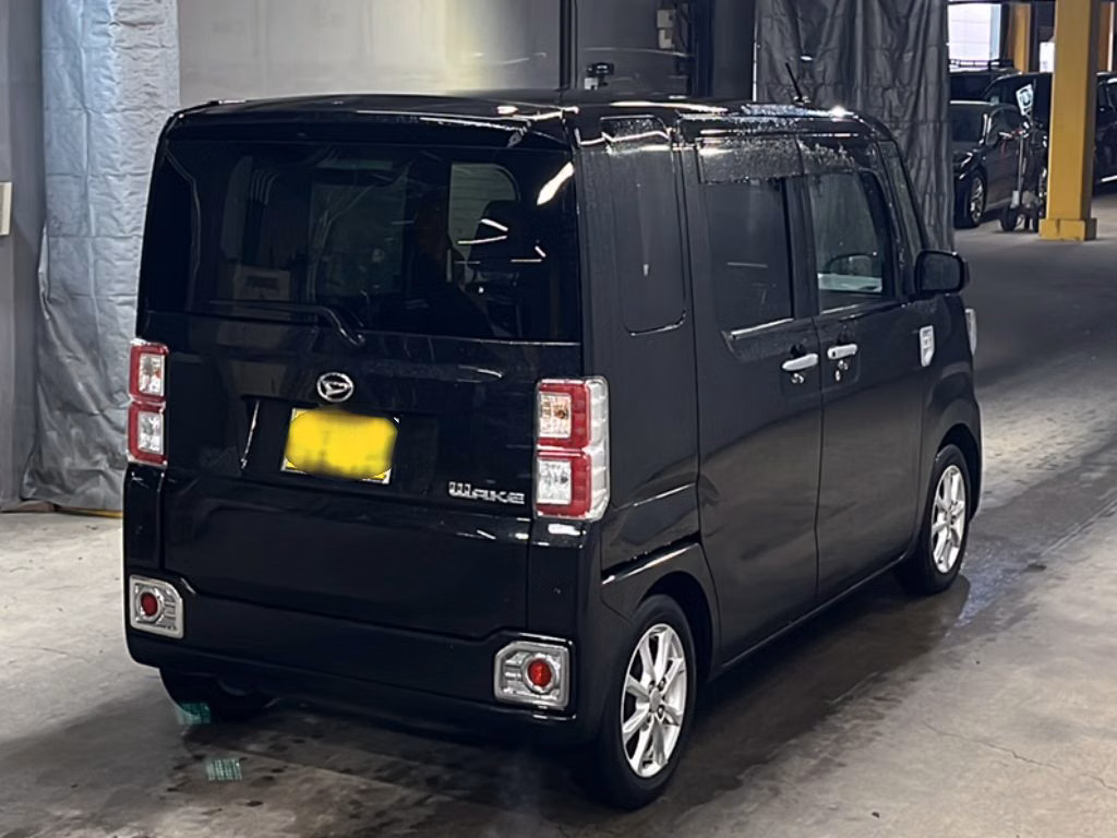 DAIHATSU WAKE