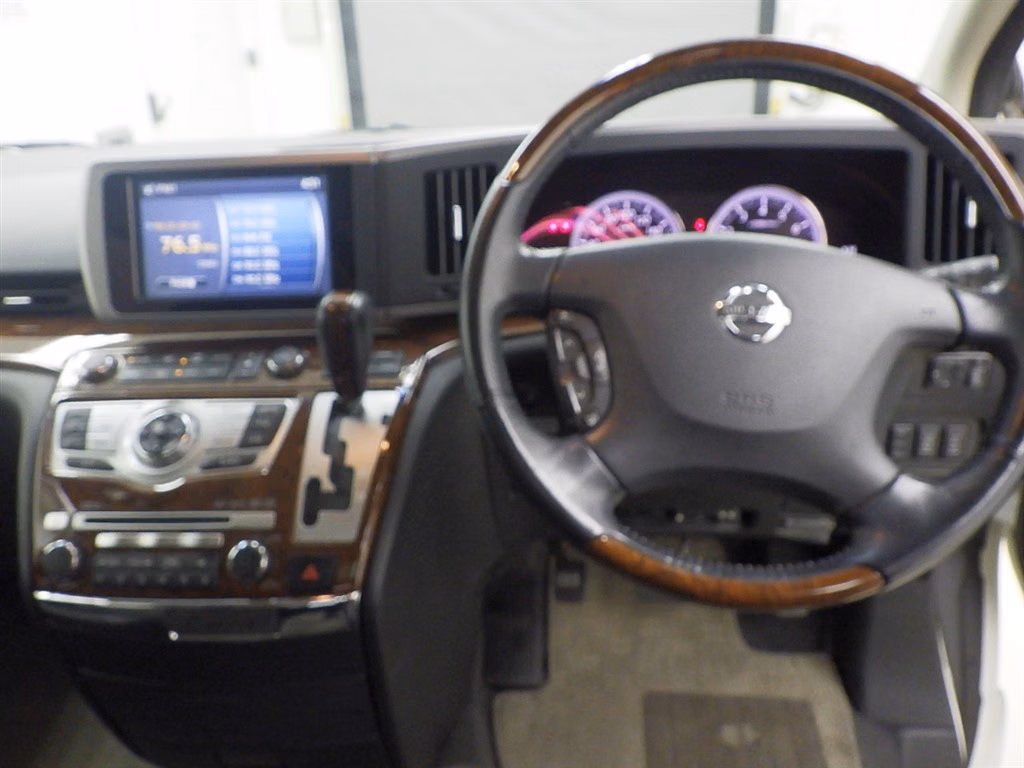 NISSAN ELGRAND