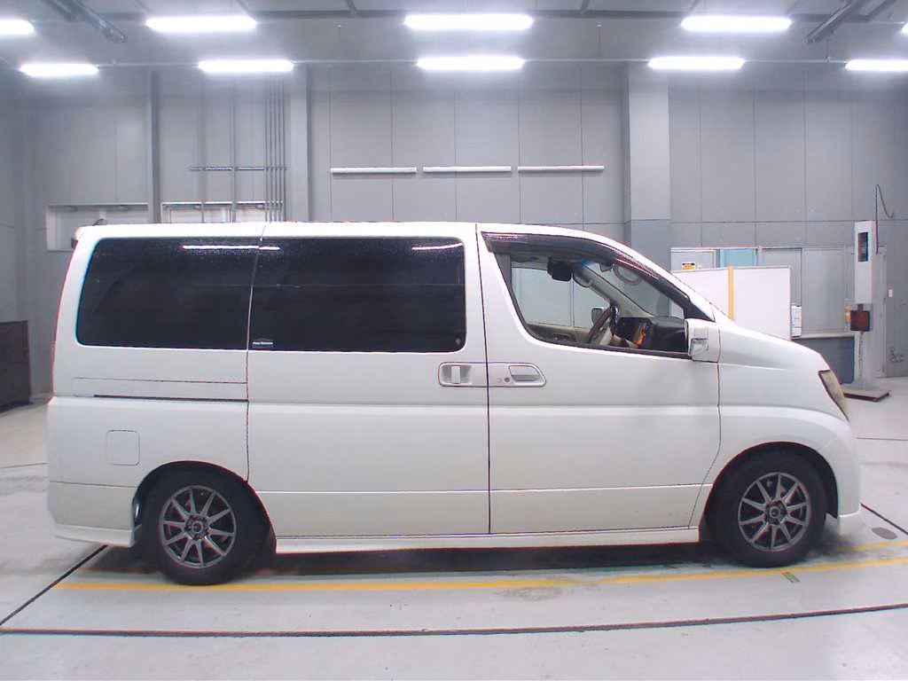 NISSAN ELGRAND