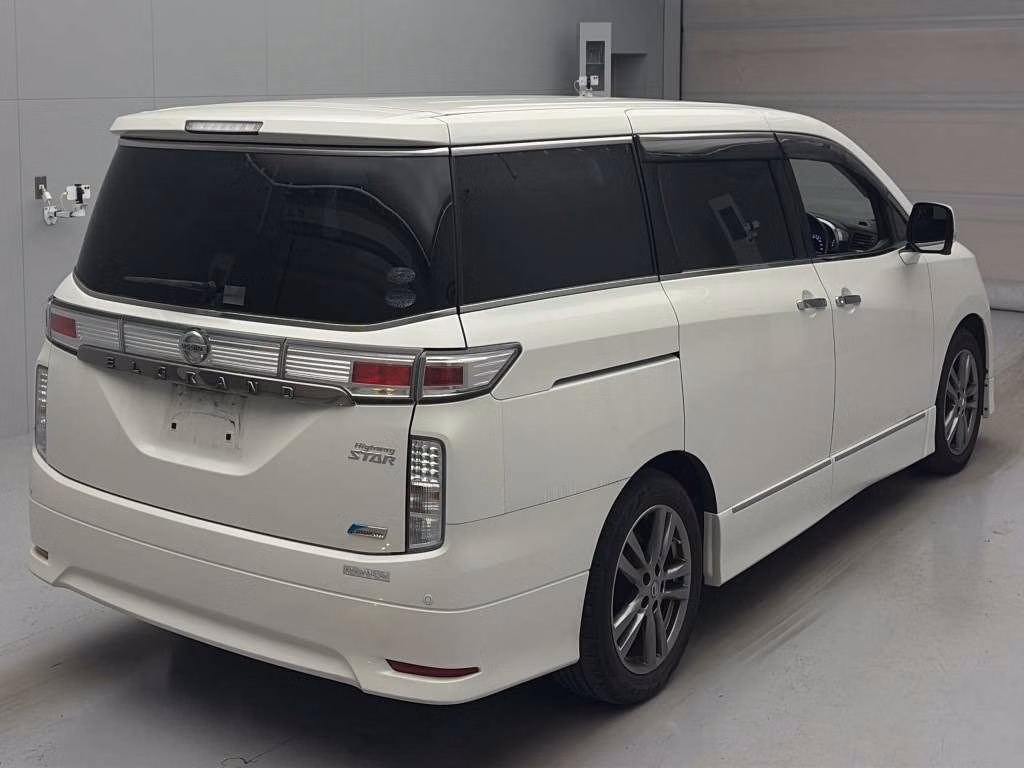 NISSAN ELGRAND