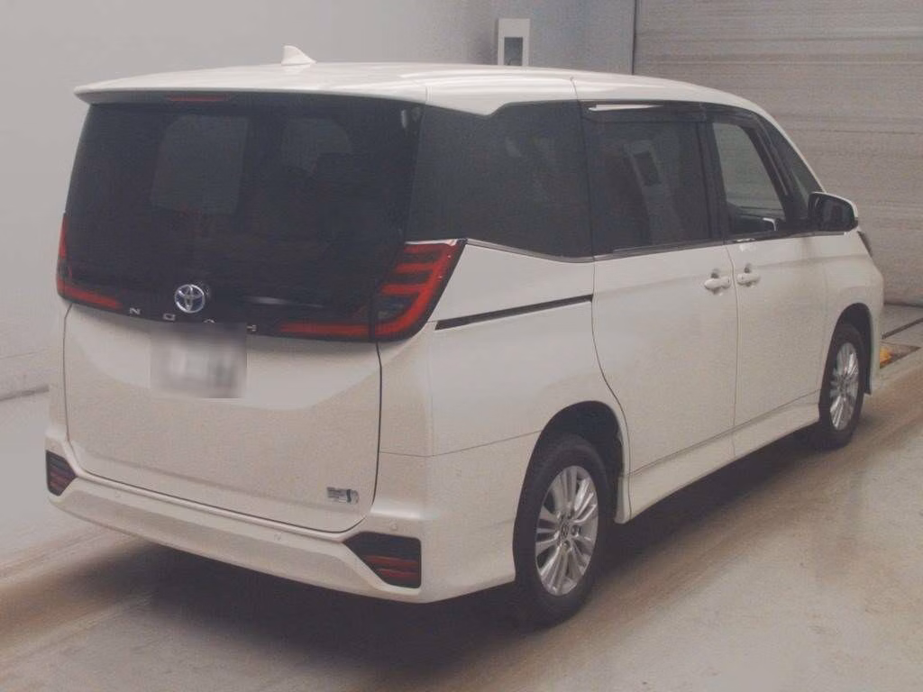 TOYOTA NOAH