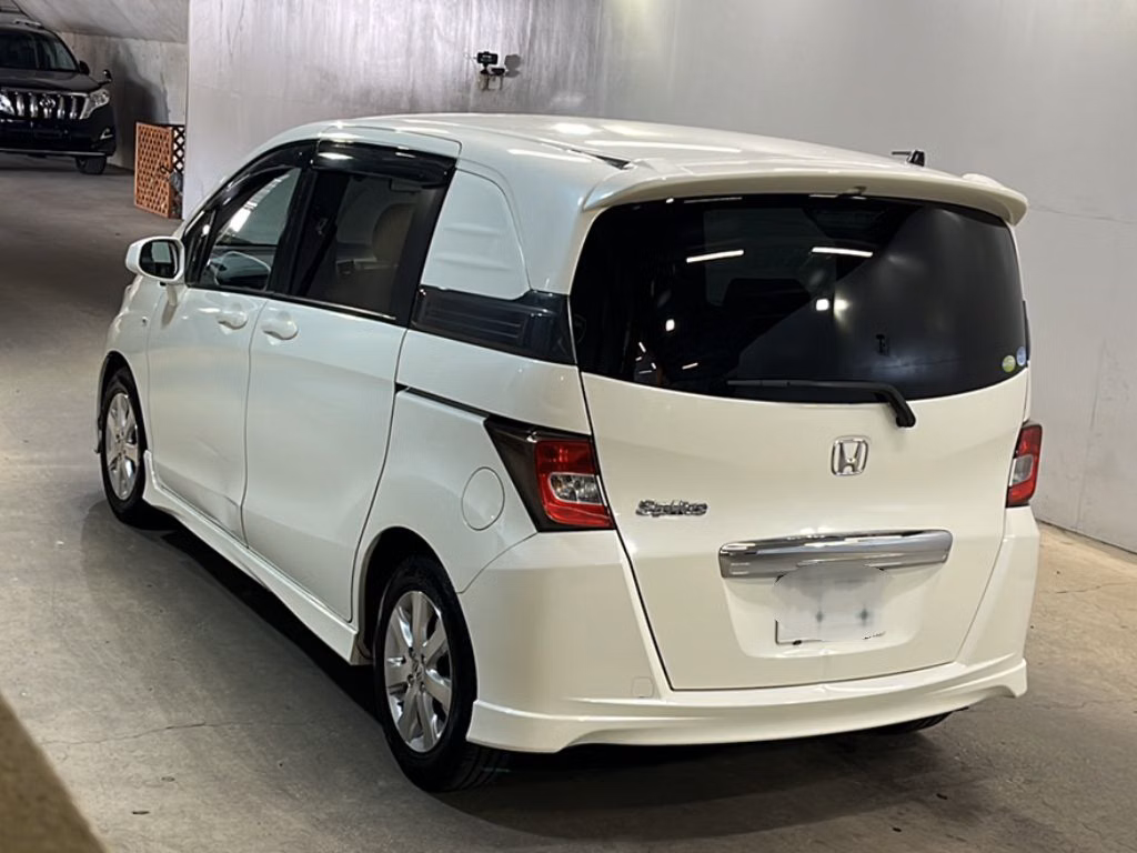 HONDA FREED SPIKE
