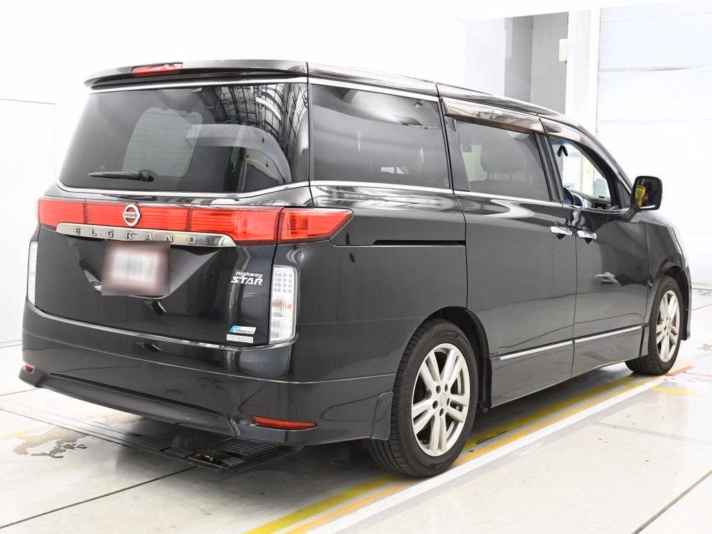 NISSAN ELGRAND