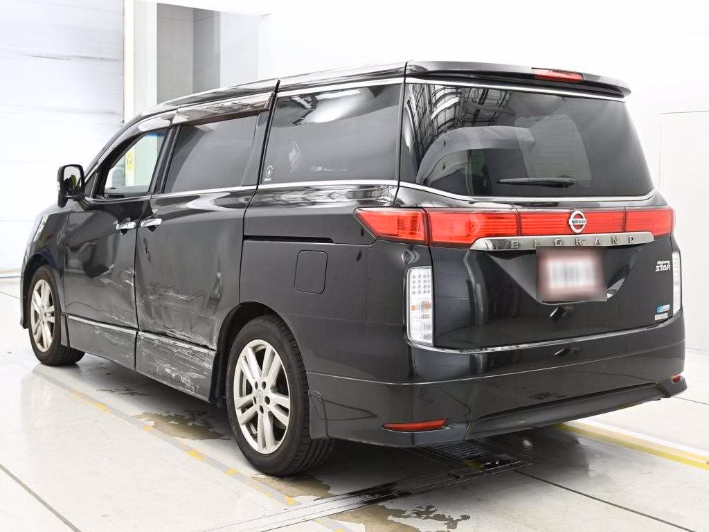 NISSAN ELGRAND