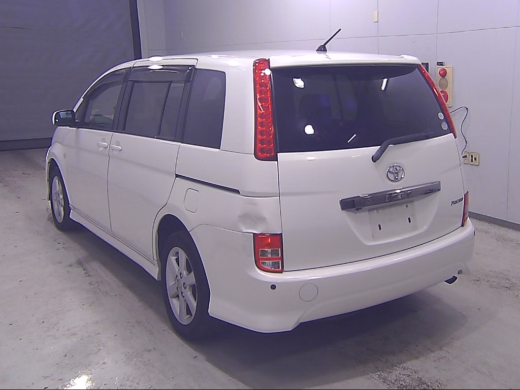 TOYOTA ISIS
