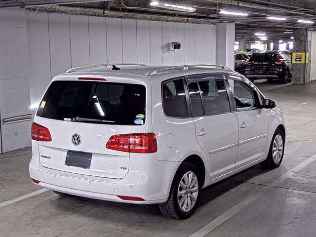 VOLKSWAGEN TOURAN