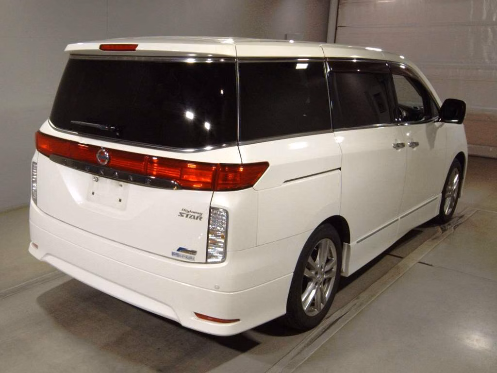 NISSAN ELGRAND