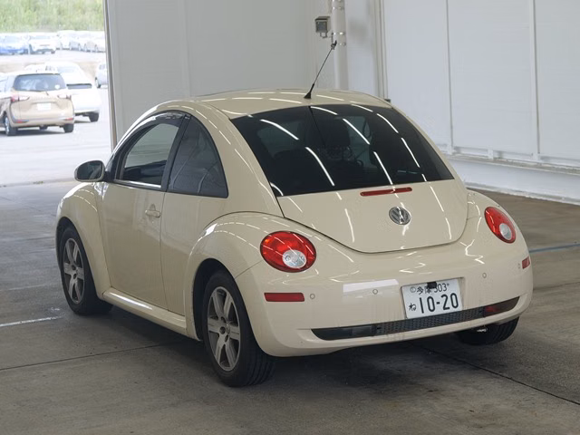 VOLKSWAGEN BEETLE
