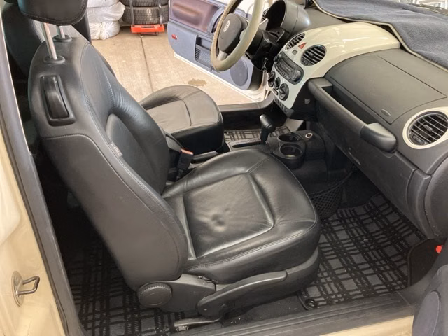 VOLKSWAGEN BEETLE