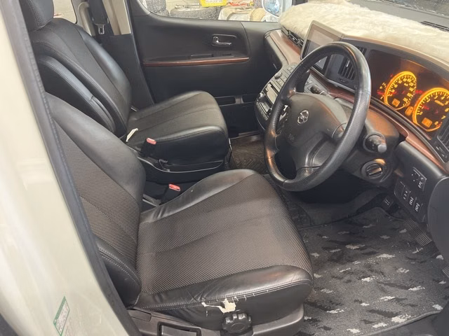 NISSAN ELGRAND