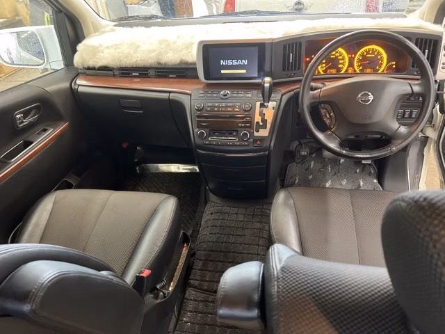 NISSAN ELGRAND