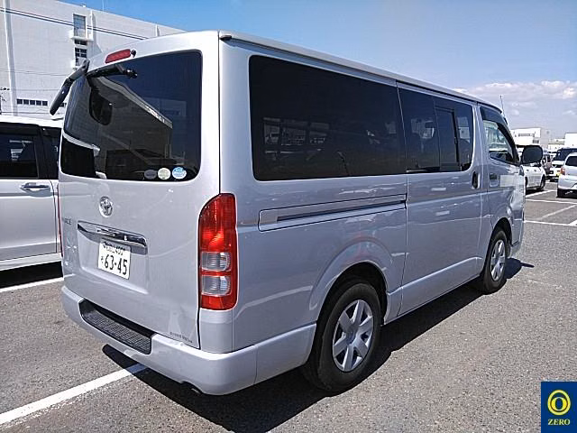 TOYOTA REGIUS ACE