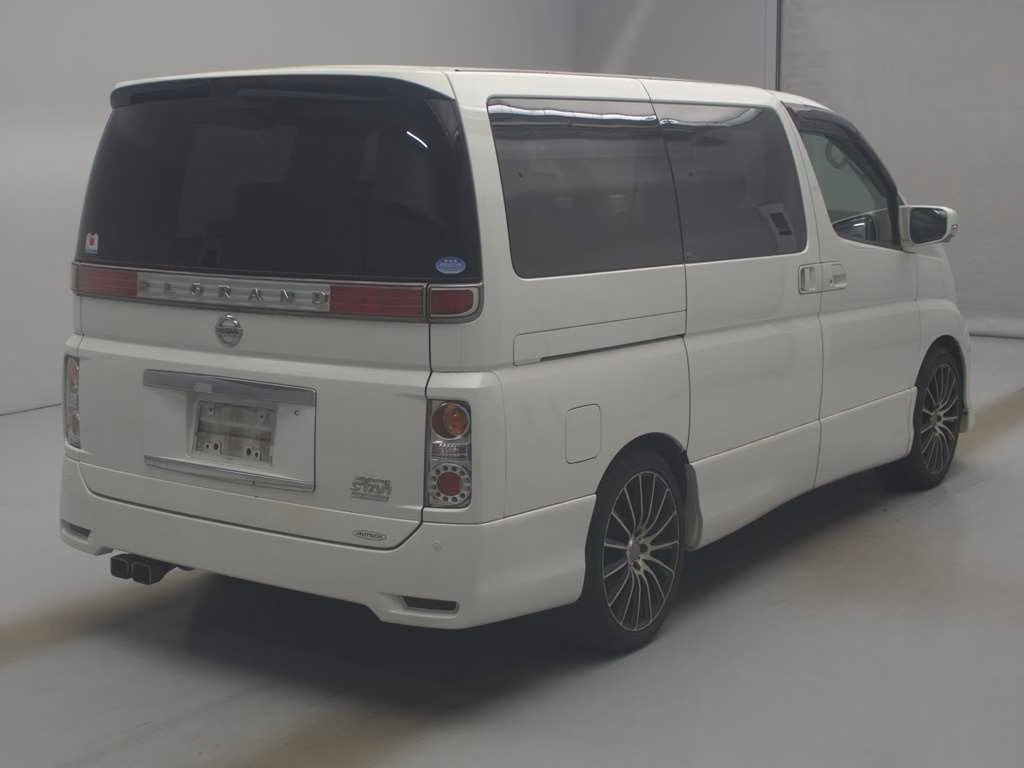 NISSAN ELGRAND
