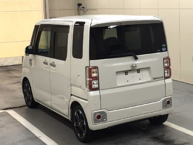 DAIHATSU WAKE