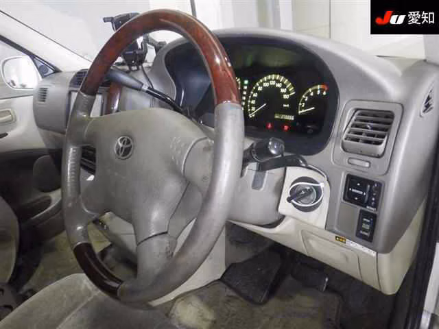 TOYOTA GRAND HIACE