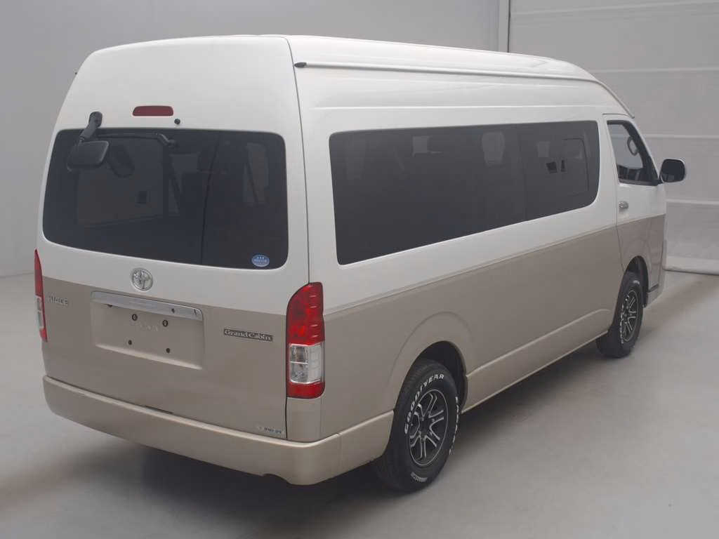 TOYOTA HIACE