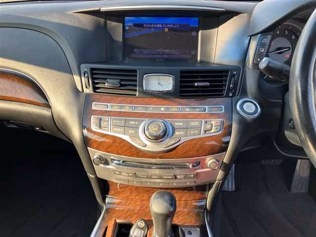 NISSAN FUGA