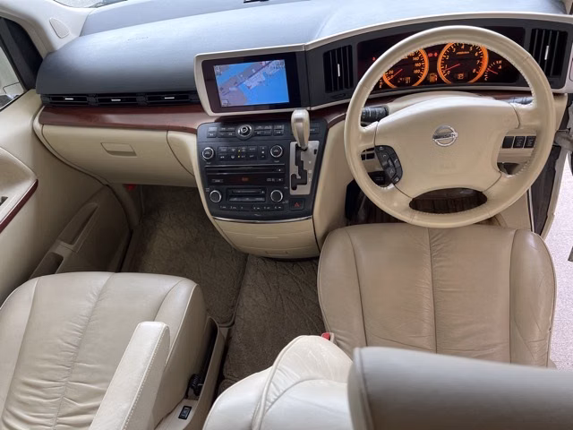 NISSAN ELGRAND