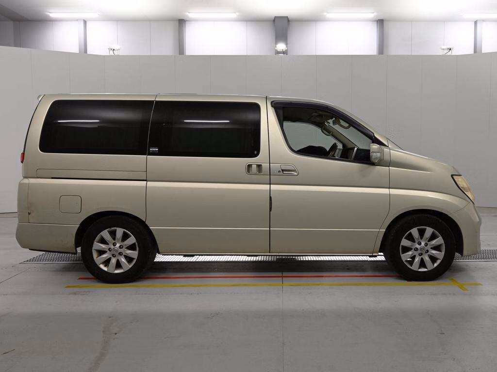 NISSAN ELGRAND