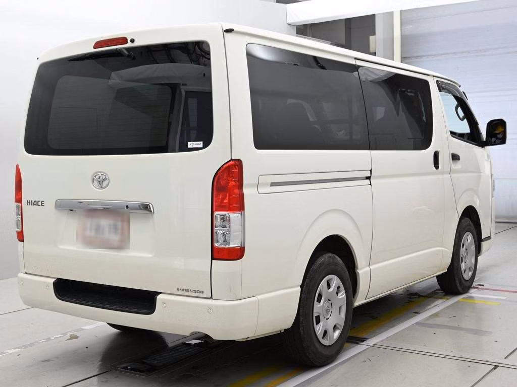 TOYOTA REGIUS ACE