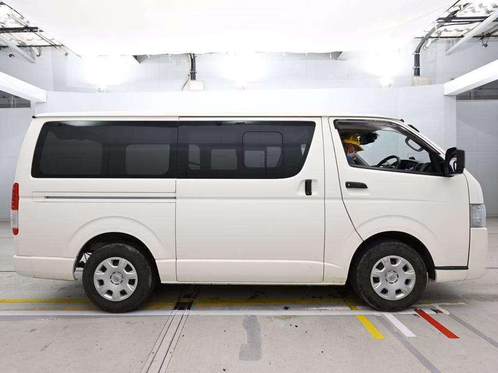 TOYOTA REGIUS ACE