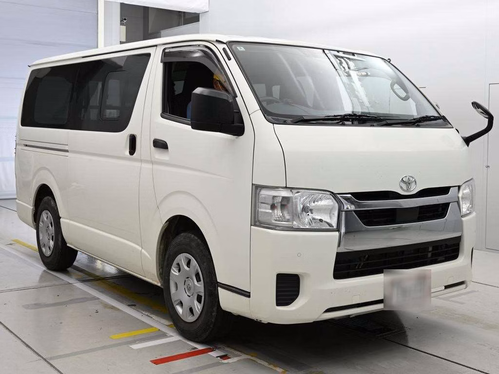 TOYOTA REGIUS ACE
