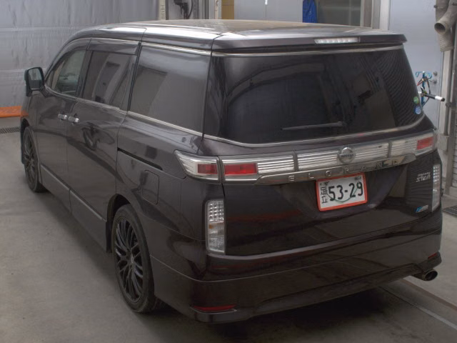 NISSAN ELGRAND
