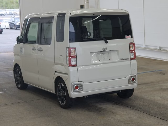 DAIHATSU WAKE