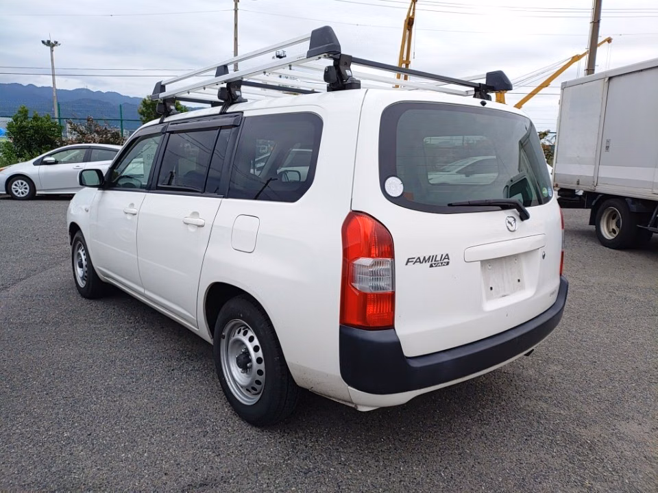 MAZDA FAMILIA