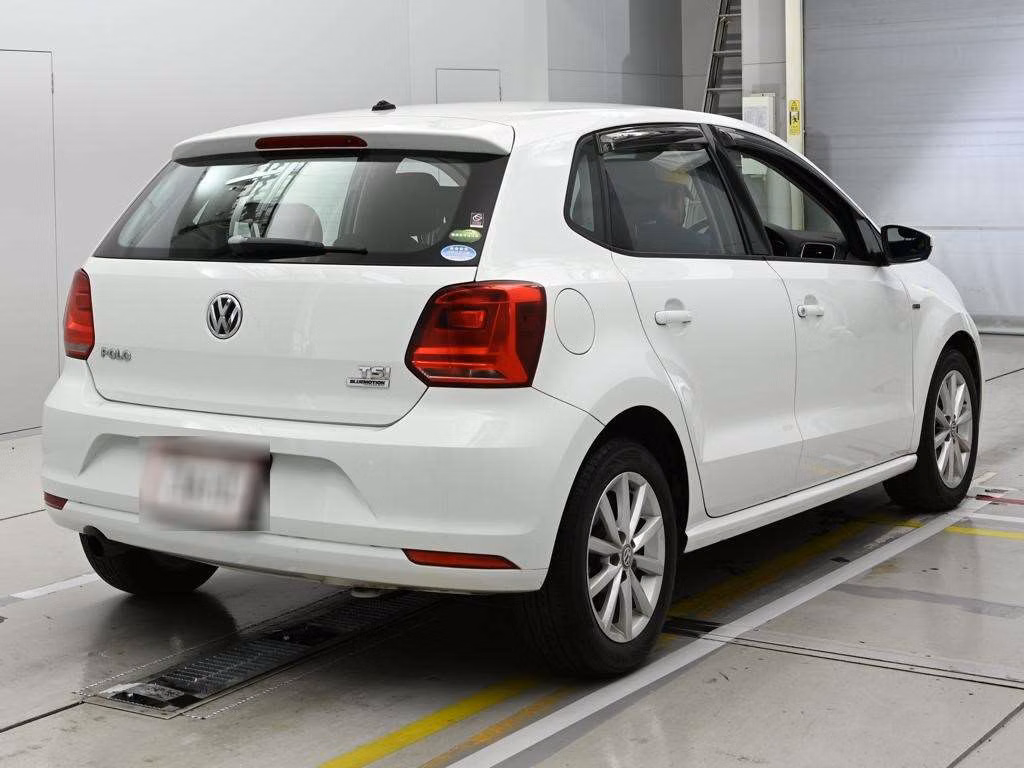 VOLKSWAGEN POLO