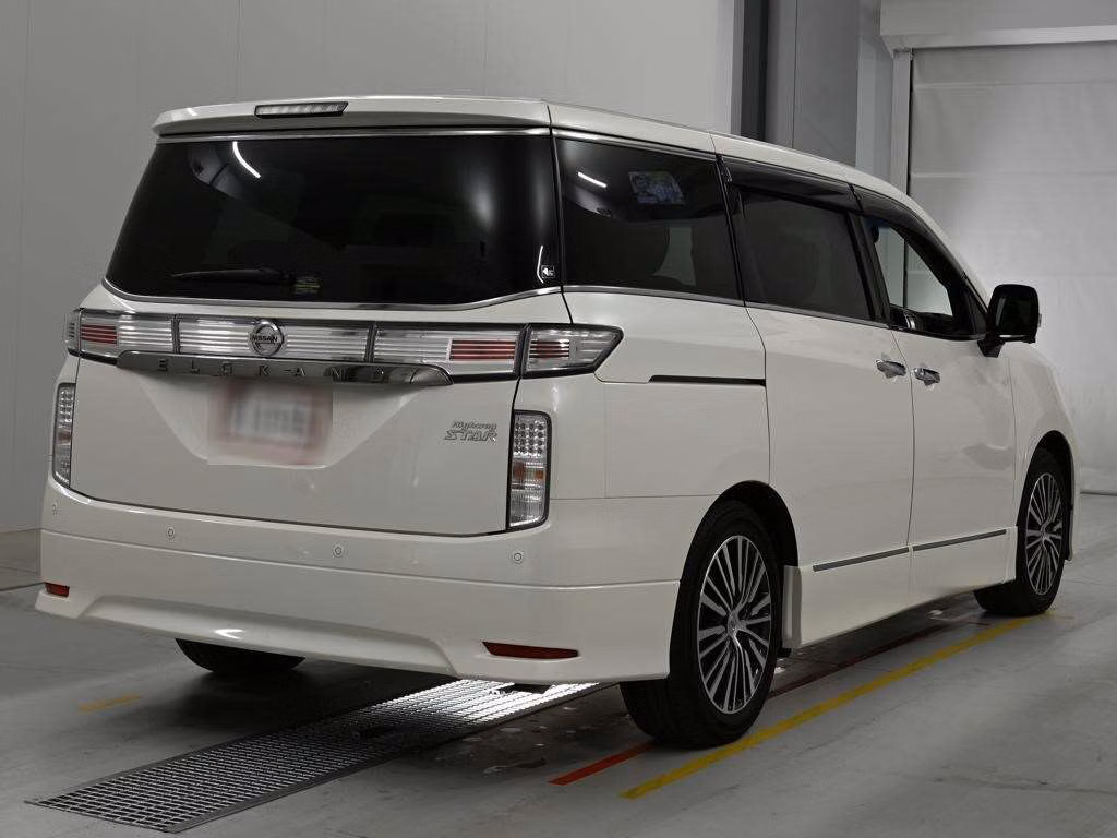 NISSAN ELGRAND